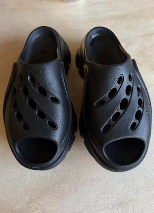 Шльпанці adidas, чорні, стан ідеальний.
