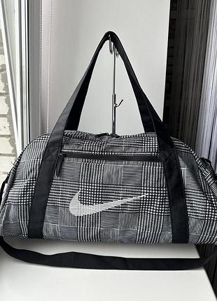 Фірмова спортивна сумка nike gym club duffel bag ! оригінал