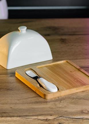 Масленка фарфоровая 15×15×9 см с ножом на подставке nai