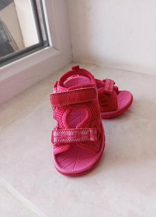 Босоножки на девочку бренда clarks made in vietnam u9 4,5 eur 20,5