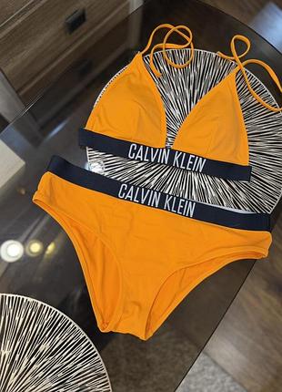 Купальник від бренду calvin klein
