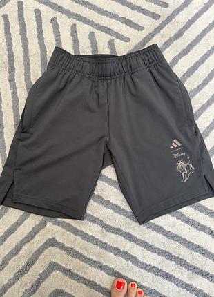 Крутезні шорти adidas 116