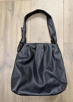 Чорна сумка мішок zara