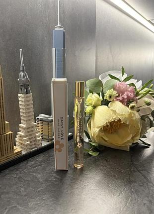 Marc jacobs daisy love 10 ml оригінал новий travel spray міні парфум мініатюра