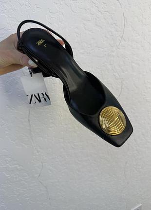 Босоніжки zara