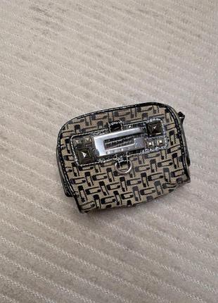 Косметичка guess 15*11.5 см original отличное состояние