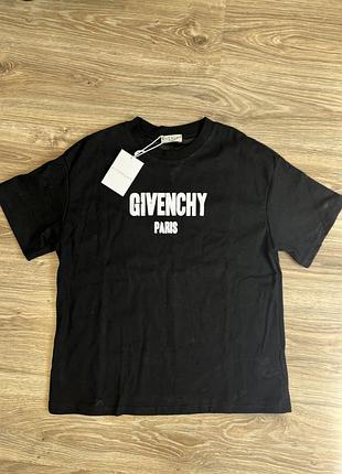 Футболка givenchy