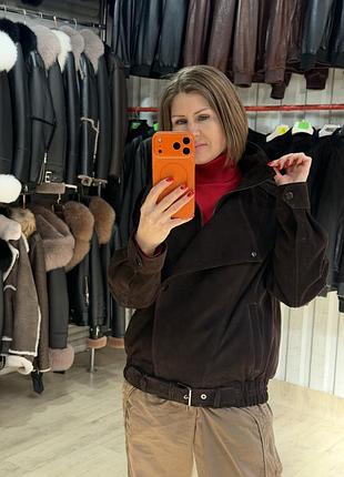 Натуральна замшева жіноча куртка з ременем стійка комір на змійці бомбер натуральний гарний. куртка замшевая демисезона весна осень бомбер под резинку