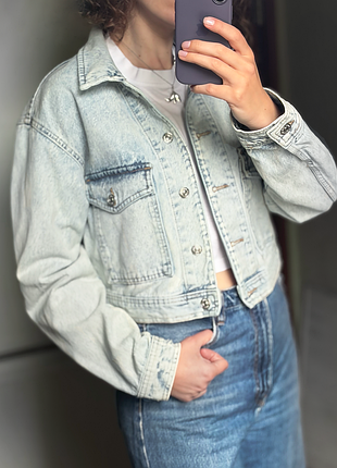 Укрочена джинсова куртка zara