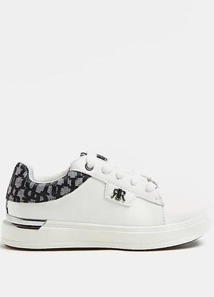 Стильные, комфортные детские белые кеды бренда river island toddler white ri branded lace up trainers.