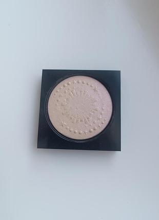 Невероятный хайлайтер chanel diamond dust