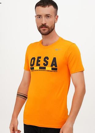 Футболка nike з логотипом
