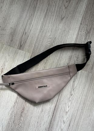 Сумка мессенджер fear of god essentials