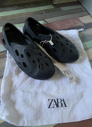 Аквашузи від zara