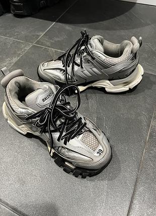 Balenciaga track 39