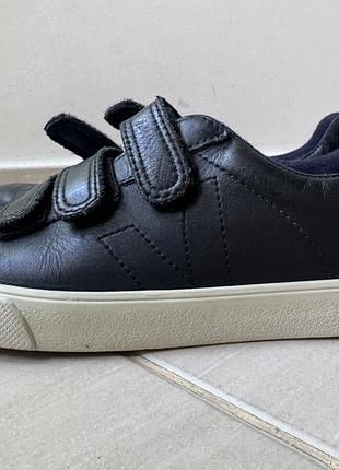 Продам шкіряні кеди veja