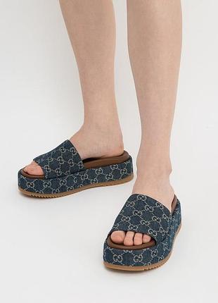 Gucci шльопанці з принтом логотипу, шльопки джинсові