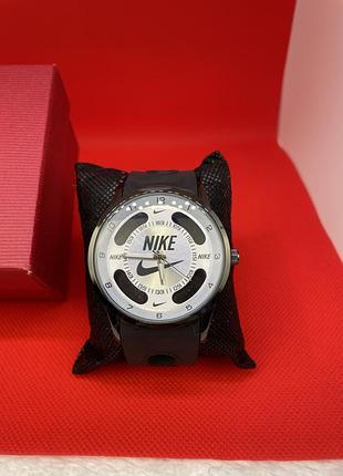Годинник nike