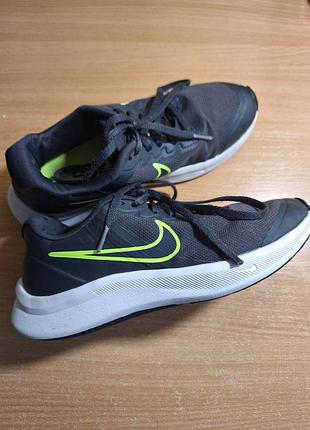 Кросівки бренду nike