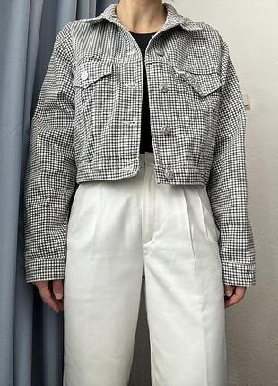 Джинсова куртка zara в клітинку вкрочена оверсайз біла чорна бавовна