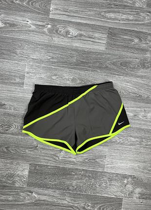 Жіночі спортивні бігові шорти nike short twisted tempo w, оригінал, розмір м