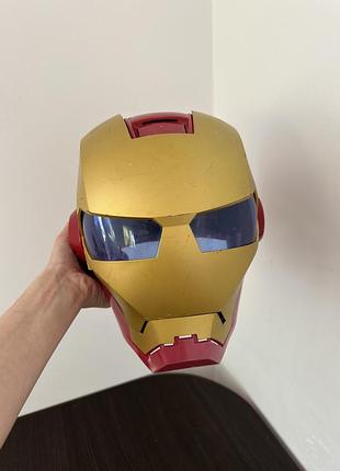 Електронний шолом залізної людини з серії marvel legends від компанії hasbro
