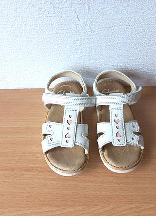 Чудові шкіряні босоніжки clarks 26 р. устілка 16,5 см