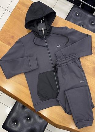 Чоловічий костюм armani в сірому кольорі