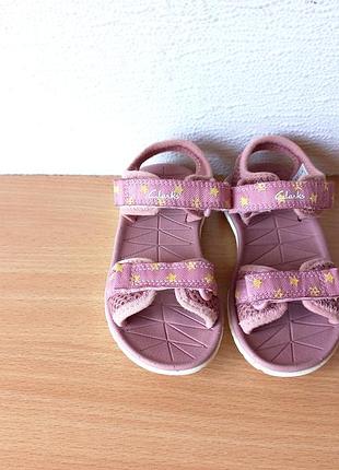 Отличные босоножки clarks 22.5 р. стелька 14,4 см.