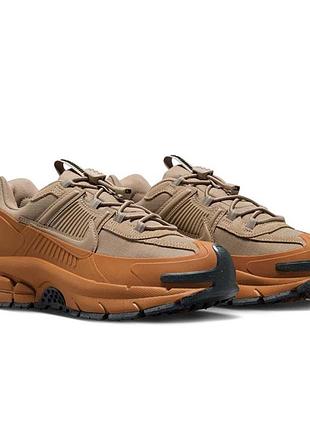 Кросівки жіночі nike zoom vomero 5 roam flax (w) beige/brown hq2181-200
