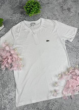 Футболка  lacoste