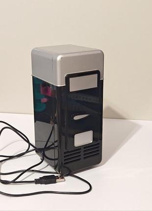 Чорний міні холодильник 
холодильник led mini usb холодильник напої чорний