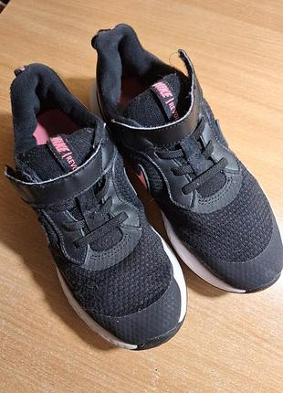 Кросівки бренду nike