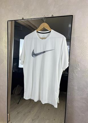 Футболка nike pro dri-fit: вологовідведення та комфорт для тренувань