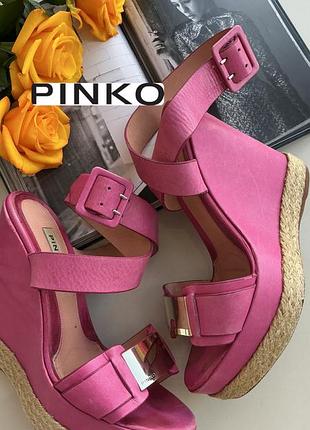 Pinko італія босоніжки на танкетці з натуральної шкіри