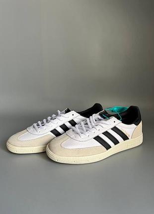 Уцінка кежи/кросівки унісекс adidas spezial white/black