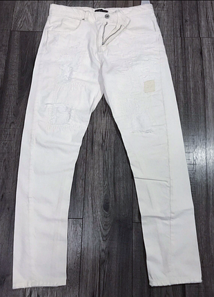 Мужские белые джинсы zara slim fit с потертостями и фактурными латками patchwork