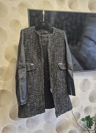 Трендовое пальто букле от zara с кожаным рукавом 💗