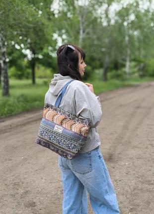 Містка сумочка з етнічним принтом 2