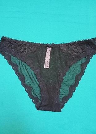 Женские кружевные трусики американского бренда victoria’s secret.