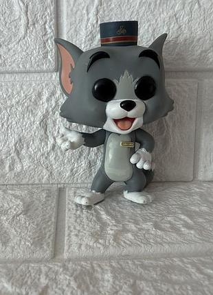 Вінілова ігрова фігурка funko pop! з серії "том і джеррі", що зображує персонажа тома