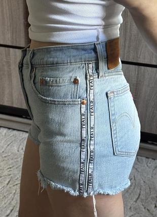 Levis оригінальні джинсові шорти висока посадка короткі з лампасами