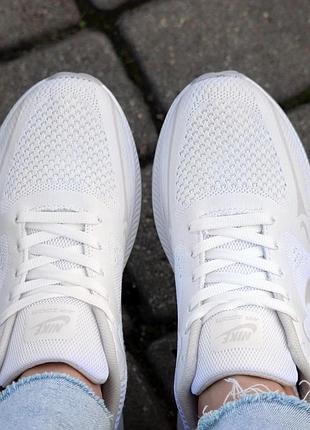 Женские кроссовки nike white