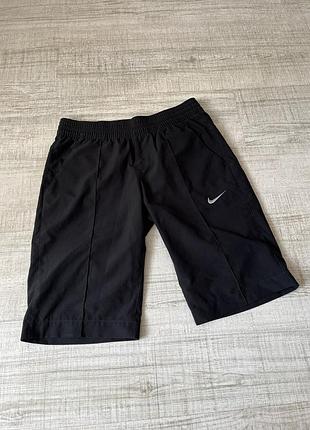 Жіночі чорні шорти nike