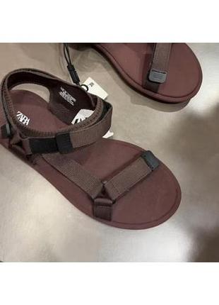Сандалии от zara
