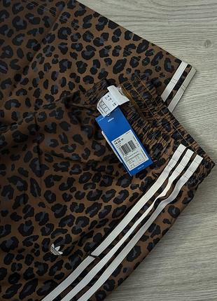 Adidas originals штани wide leg леопард коричневі м нові
