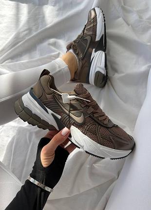 Женские кроссовки nike runtekk