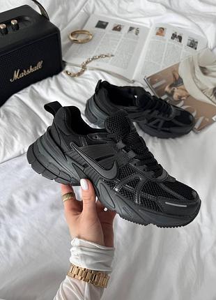 Женские кроссовки nike runtekk