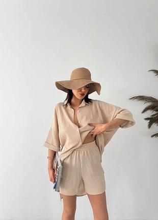 Ткань шикарного качества, фактурный трикотаж
костюм состоит из рубашки oversize и шорт с высокой посадкой