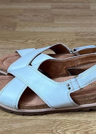 Шкіряні босоніжки clarks 39 розміру в ідеальному стані